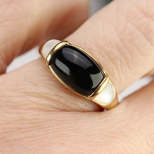 Load image into Gallery viewer, Onyx and mother of pearl ring in yellow gold