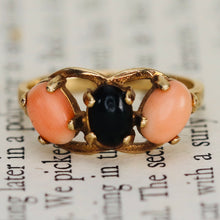 Load image into Gallery viewer, SALE!! Vintage black and salmon coral ring in yellow gold