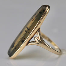 Load image into Gallery viewer, Estate vintage Oval dendritic agate ring in yellow gold