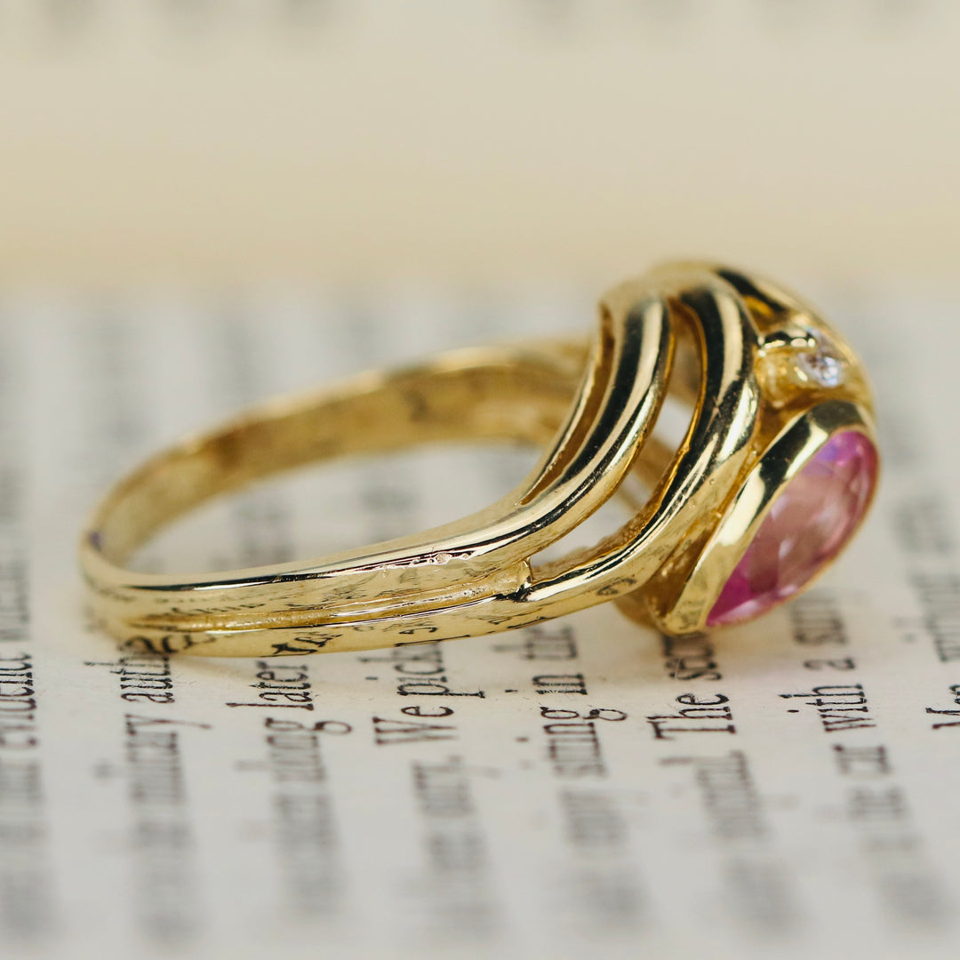 Vintage ring with pink sapphire and blue spinel in 14k yellow gold