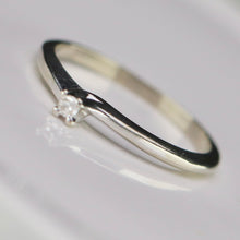 Load image into Gallery viewer, Estate vintage diamond solitaire ring in white gold