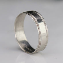 Load image into Gallery viewer, Estate Platinum milgrain band