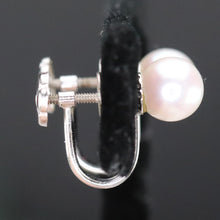 Load image into Gallery viewer, Estate pearl screwback earrings in 14k white gold
