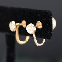 Load image into Gallery viewer, Estate faux pearl screwback earrings in yellow gold