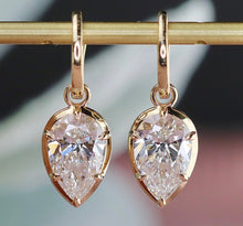 Load image into Gallery viewer, Lab Grown 5ctw E-F/VS Diamond pear shaped drops in 14k yellow gold