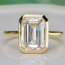 Load image into Gallery viewer, SPECIAL!  4ct emerald cut lab grown diamond ring in 14k yellow gold