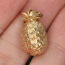 Load image into Gallery viewer, Estate vintage Pineapple charm/pendant in 14k yellow gold