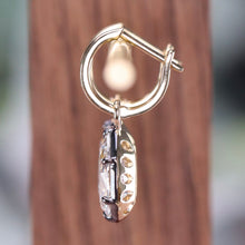 Load image into Gallery viewer, Lab Grown 4ctw E-F/VS Diamond pear shaped drops in 14k yellow gold