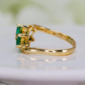 Vintage emerald twisted cluster ring in 14k yellow gold