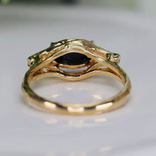 Load image into Gallery viewer, Vintage onyx ring in yellow gold