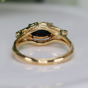 Vintage onyx ring in yellow gold