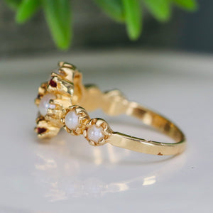 Stunning ruby and pearl ring in 14k yellow gold