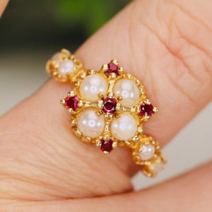 Stunning ruby and pearl ring in 14k yellow gold