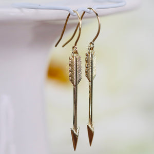 Arrow drop earrings in yellow gold
