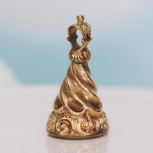 Load image into Gallery viewer, Vintage white agate fob in yellow gold