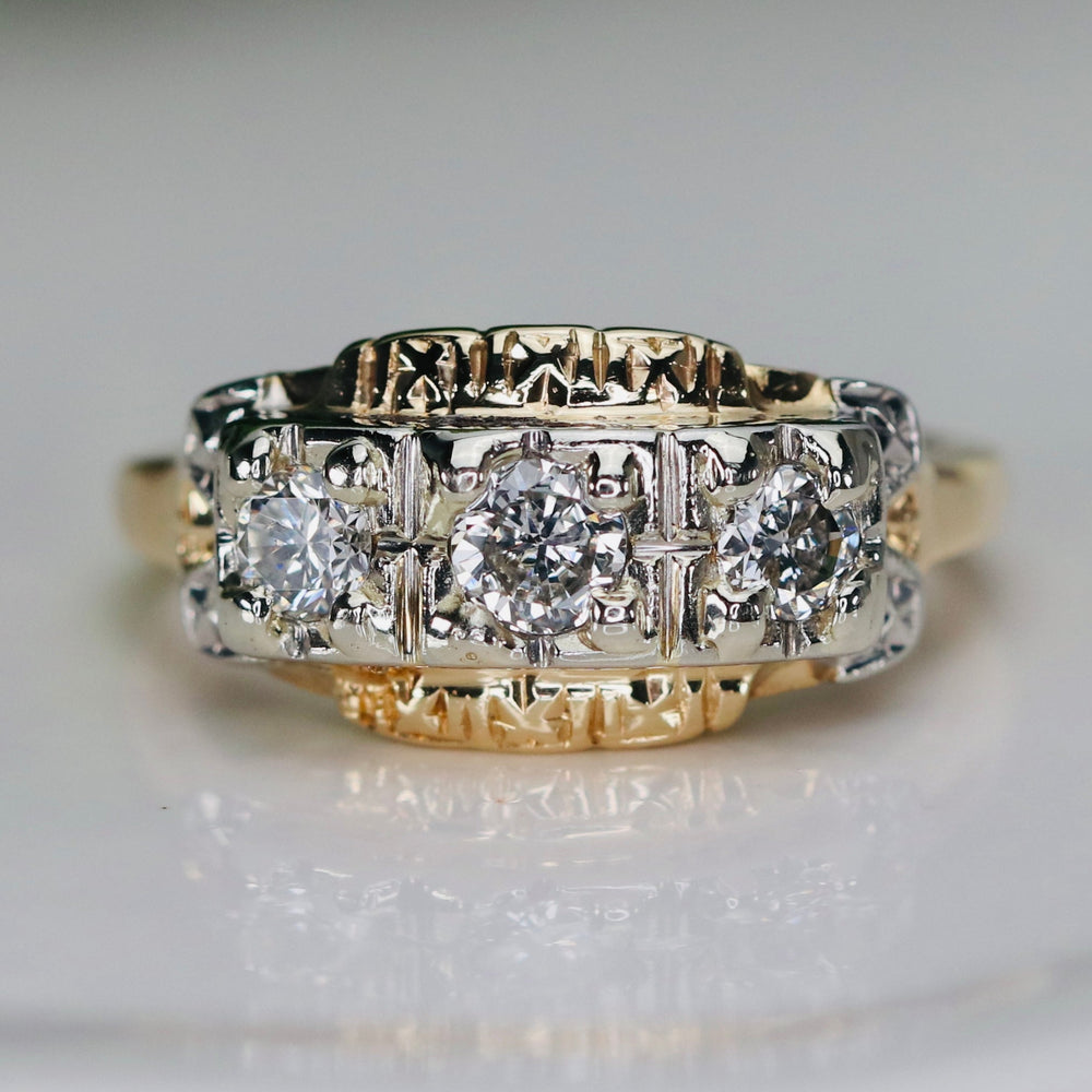 Vintage ring with diamonds in 14k yellow gold