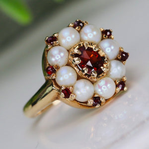 Stunning garnet and pearl ring in 14k yellow gold