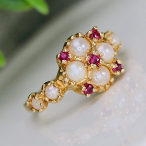 Stunning ruby and pearl ring in 14k yellow gold