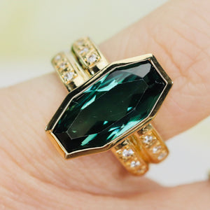 Estate green spinel and diamond ring in 18k yellow gold