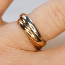 Load image into Gallery viewer, Vintage Rolling tri-tone gold ring