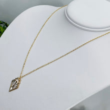 Load image into Gallery viewer, Stunning Art Deco style mother of Pearl necklace in 14k yellow gold