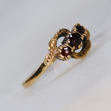 Load image into Gallery viewer, Vintage Garnet ring in yellow gold