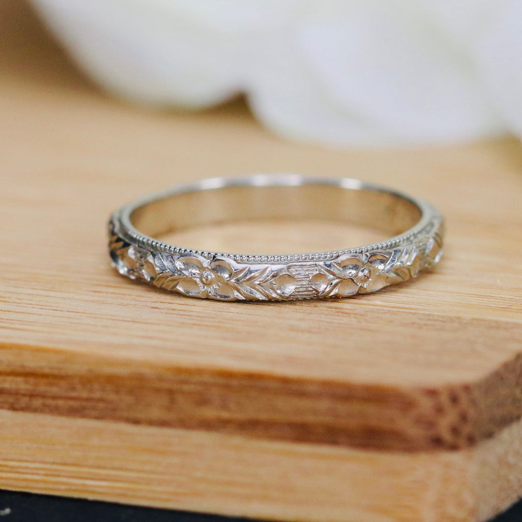 Pristine 18k white gold orange blossom patterned band