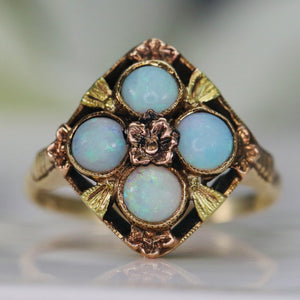 Vintage Opal ring in yellow gold