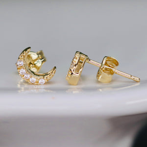 Crescent shape earrings in 14k yellow gold