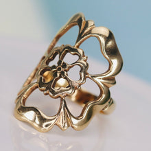 Load image into Gallery viewer, Vintage Yorkshire/Tudor rose ring in yellow gold