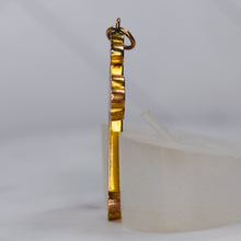 Load image into Gallery viewer, Vintage cross with engraved Ivy leaves in yellow gold