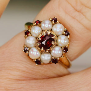 Stunning garnet and pearl ring in 14k yellow gold