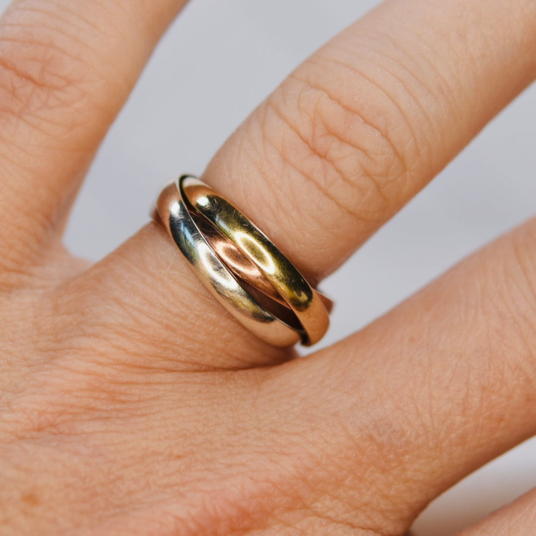 Vintage rolling ring in tri color gold from Manor Jewels