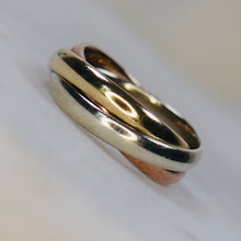 Load image into Gallery viewer, Vintage Rolling tri-tone gold ring