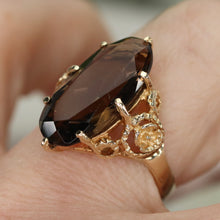 Load image into Gallery viewer, Vintage Smokey quartz moval ring in yellow gold