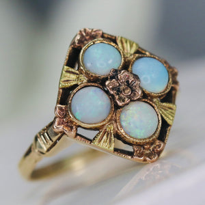 Vintage Opal ring in yellow gold