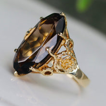 Load image into Gallery viewer, Vintage Smokey quartz moval ring in yellow gold