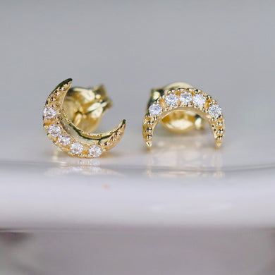 Crescent shape earrings in 14k yellow gold