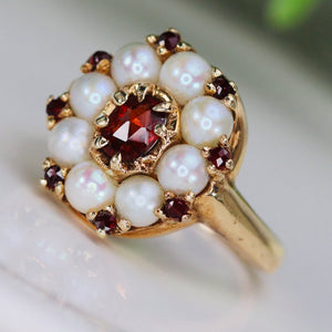 Stunning garnet and pearl ring in 14k yellow gold