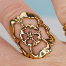 Load image into Gallery viewer, Vintage Yorkshire/Tudor rose ring in yellow gold