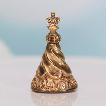 Load image into Gallery viewer, Vintage white agate fob in yellow gold