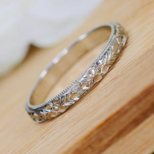 Pristine 18k white gold orange blossom patterned band