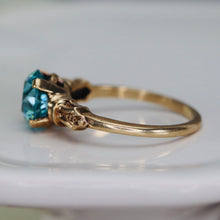 Load image into Gallery viewer, Vintage yellow gold blue zircon ring
