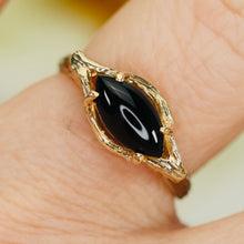 Load image into Gallery viewer, Vintage onyx ring in yellow gold