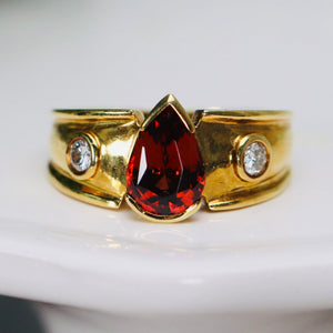 Stunning Malayan garnet and diamond ring in 18k yellow gold