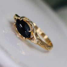 Load image into Gallery viewer, Vintage onyx ring in yellow gold
