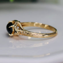 Load image into Gallery viewer, Vintage onyx ring in yellow gold