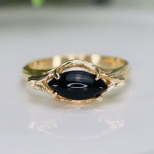 Load image into Gallery viewer, Vintage onyx ring in yellow gold