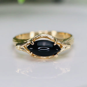 Vintage onyx ring in yellow gold