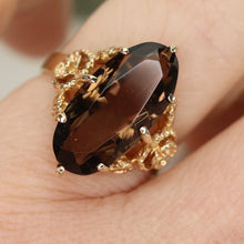 Load image into Gallery viewer, Vintage Smokey quartz moval ring in yellow gold